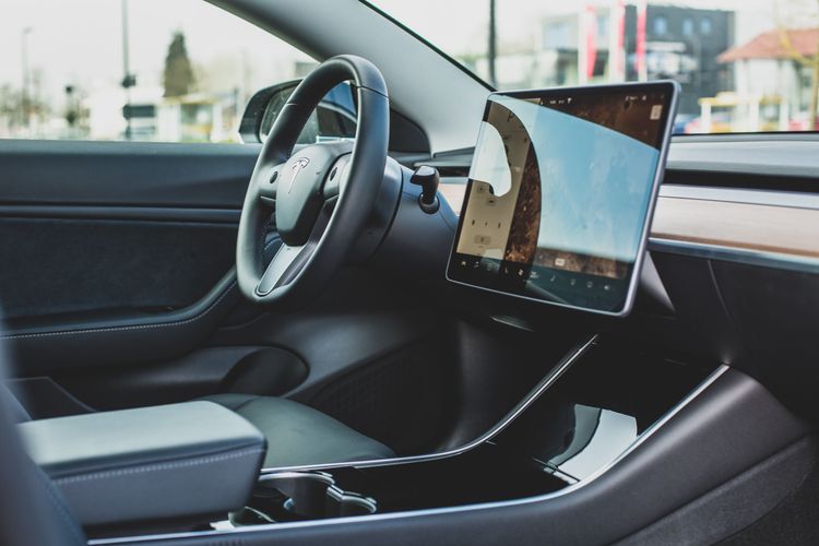 Tesla Auto Abo Cockpit