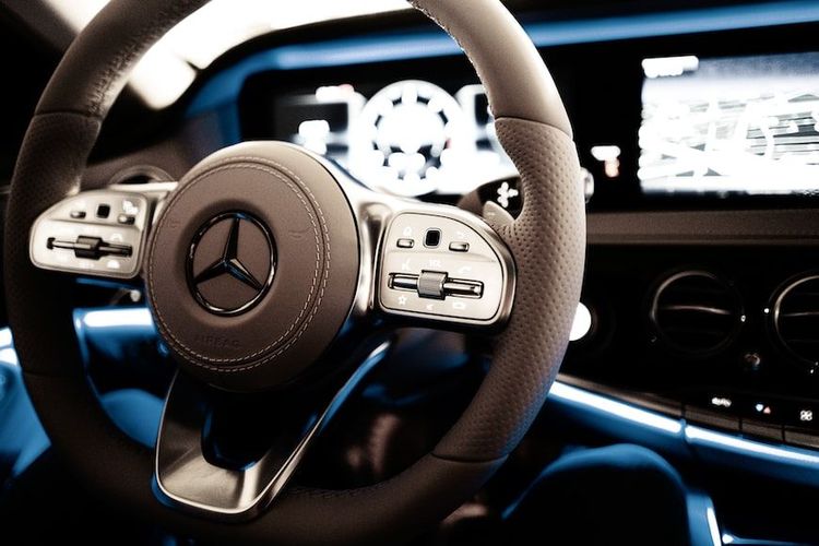 Mercedes Auto Multifunktionslenkrad aus Leder