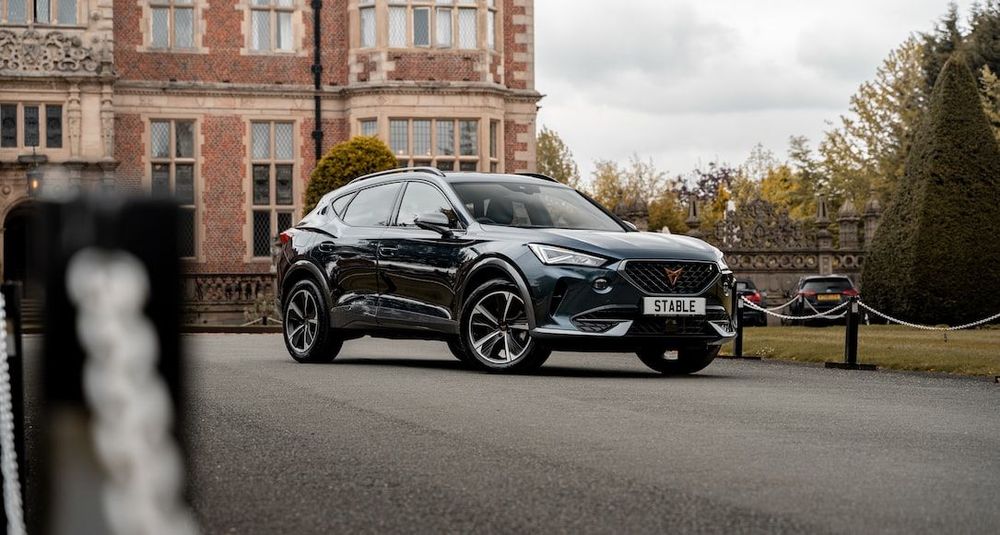 CUPRA auf dem Schlossparkplatz in England